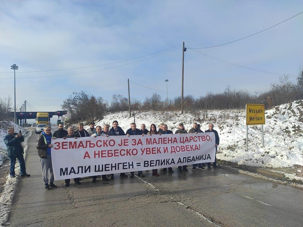 Протести у Србији: Блокиран Мост слободе у НС, Ибарска и Златибор стали (фото, видео) Протести у Србији: Блокиран Мост слободе у НС, Ибарска и Златибор стали (фото, видео)