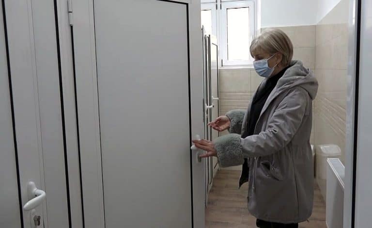 Сремска Митровица: Градоначелница Светлана Миловановић свечано отворила клозет (фото)