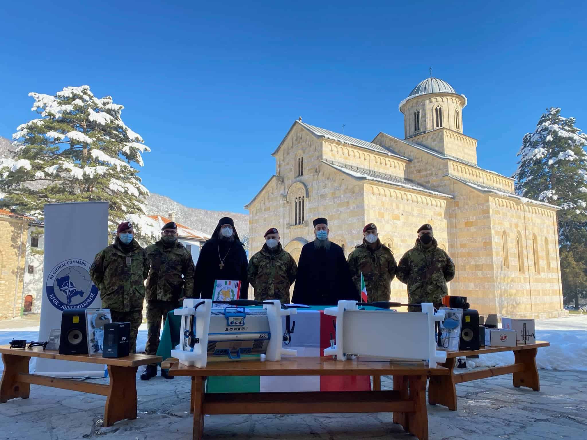 Тројица монаха протерани из манастира Дечани због одбијања вакцине Тројица монаха протерани из манастира Дечани због одбијања вакцине