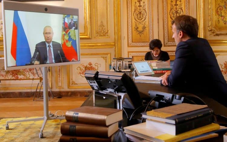 Путин рекао Макрону да је незадовољан одговорима САД и НАТО у вези са Украјином Путин рекао Макрону да је незадовољан одговорима САД и НАТО у вези са Украјином