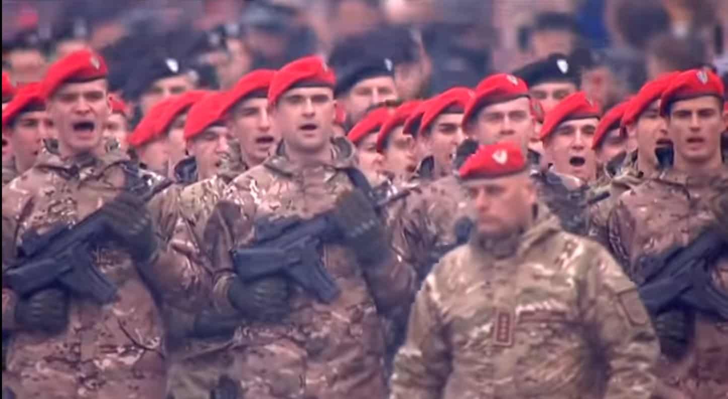 Припадници ешалона САЈ МУП-а Српске пјевају нумеру "За крст" (видео) Припадници ешалона САЈ МУП-а Српске пјевају нумеру "За крст" (видео)