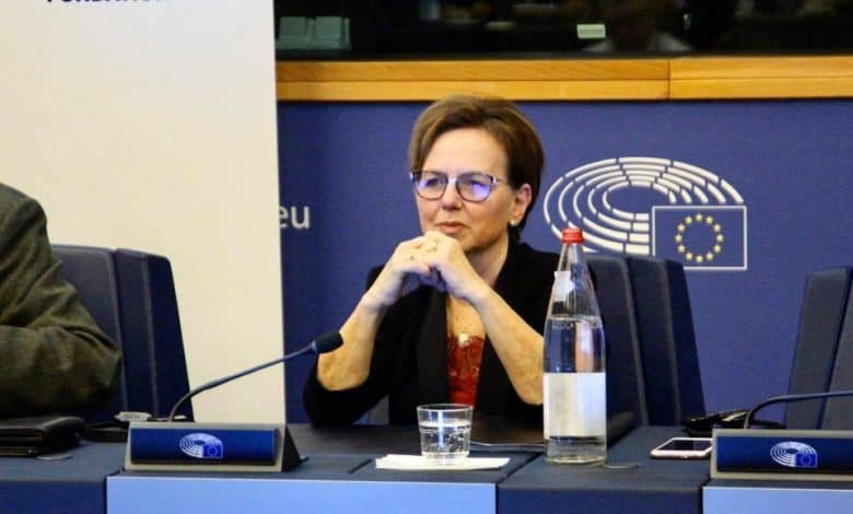Француска европосланица предложила Европском парламенту резолуцију о положају Срба на Kосмету Француска европосланица предложила Европском парламенту резолуцију о положају Срба на Kосмету