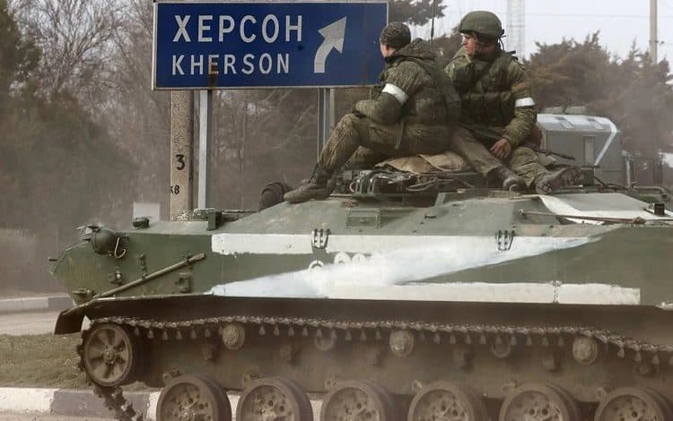 Украјинска војска у расулу, руске специјалне јединице на 15 км од Кијева (видео) Украјинска војска у расулу, руске специјалне јединице на 15 км од Кијева (видео)
