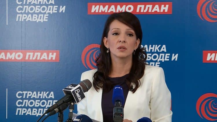 Да ли Госпођа Мариника Чобану Тепић поред српског има и румунско држављанство? Да ли Госпођа Мариника Чобану Тепић поред српског има и румунско држављанство?