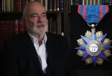 Професоре Јанковићу, имате папско одликовање него да и ви нисте закачили папско држављанство? Професоре Јанковићу, имате папско одликовање него да и ви нисте закачили папско држављанство?