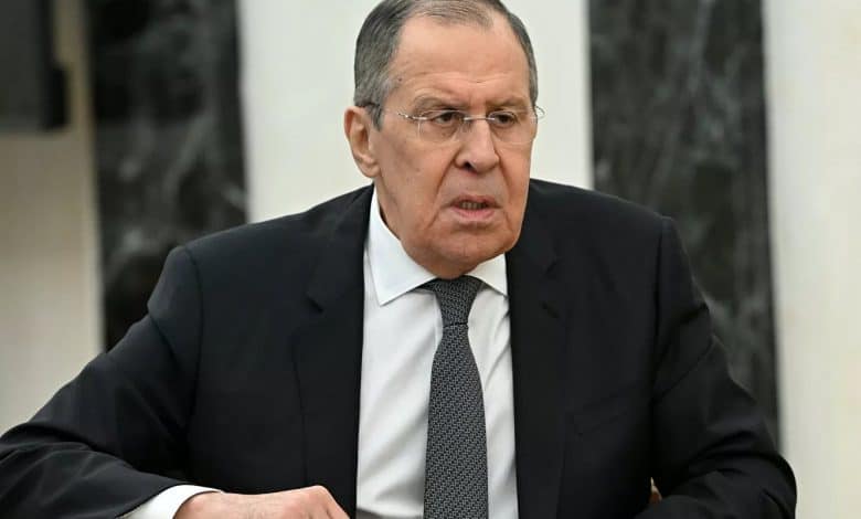 Лавров обавестио Париз: Кијев одбија да поштује Минске споразуме и наставља оружане провокације Лавров обавестио Париз: Кијев одбија да поштује Минске споразуме и наставља оружане провокације