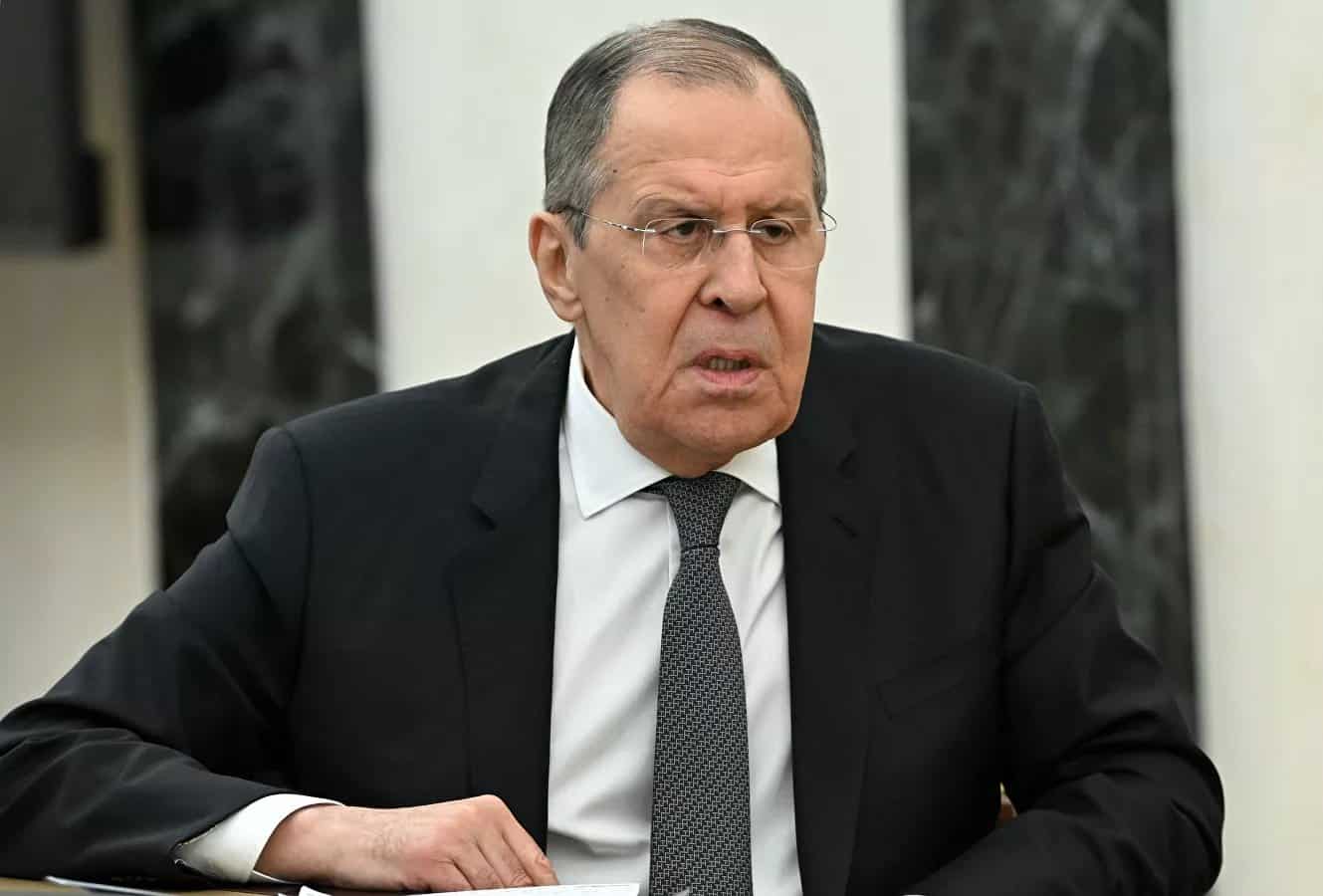 Лавров обавестио Париз: Кијев одбија да поштује Минске споразуме и наставља оружане провокације