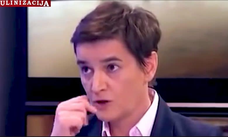 Ана Брнабић: Бело, бело, око мене све, ципеле, одело и бели порше (видео) Ана Брнабић: Бело, бело, око мене све, ципеле, одело и бели порше (видео)