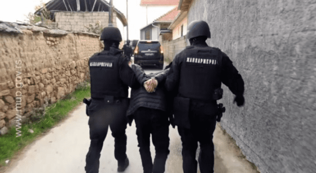 У Београду ухапшен припадник Исламске државе док је припремао терористички напад У Београду ухапшен припадник Исламске државе док је припремао терористички напад