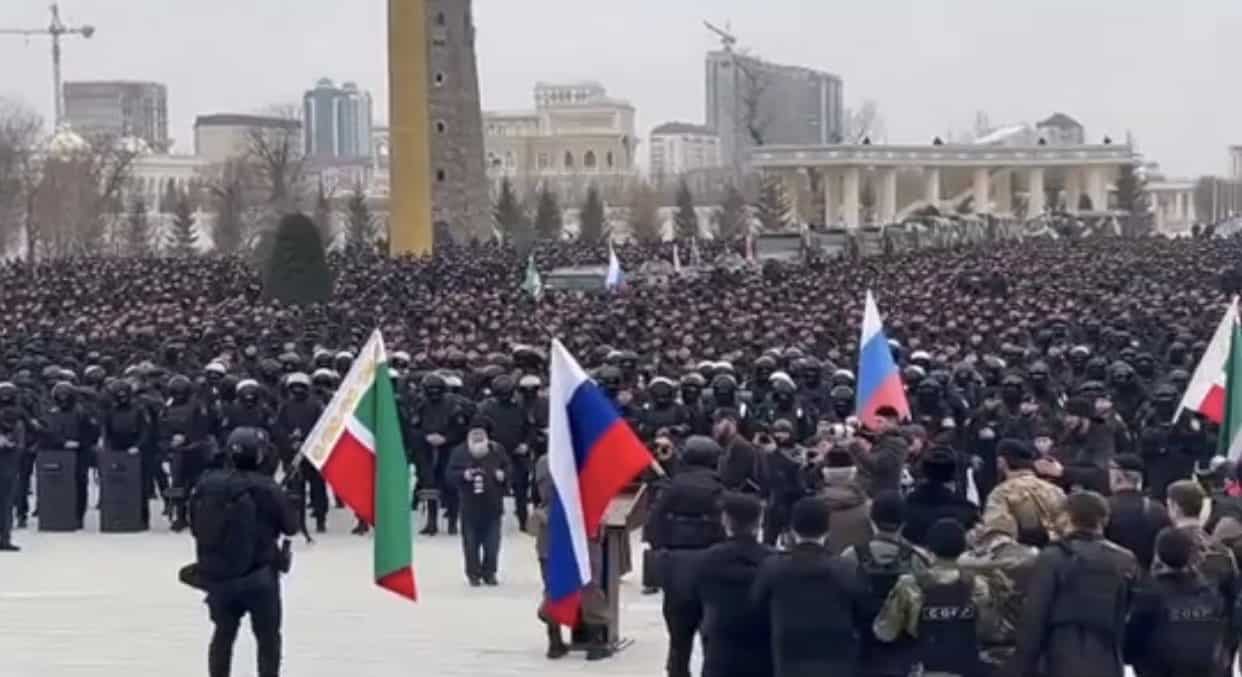 10.000 Чечена кренуло на украјински фронт (фото, видео) 10.000 Чечена кренуло на украјински фронт (фото, видео)