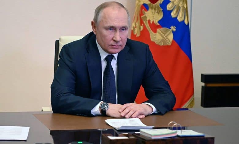 Путин наредио да се гас непријатељским земљама продаје само за рубље Путин наредио да се гас непријатељским земљама продаје само за рубље