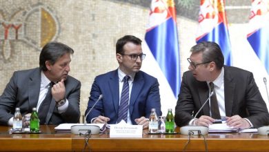 Због твог политичког искуства сви ћете у пакету због ВЕЛЕИЗДАЈЕ да завршите у Алкатразу