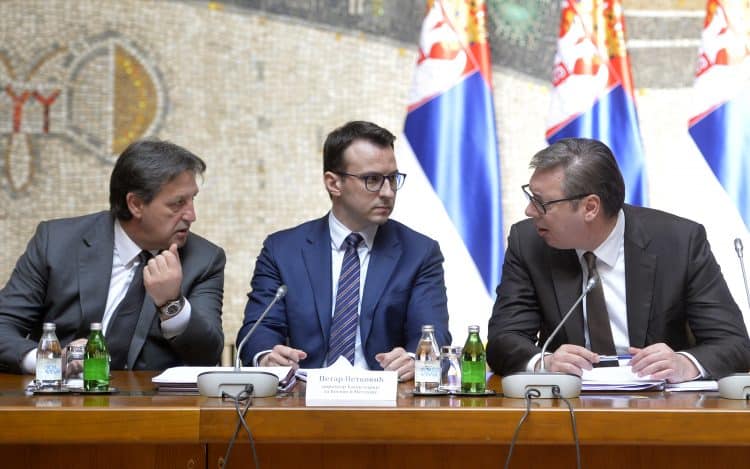 Због твог политичког искуства сви ћете у пакету због ВЕЛЕИЗДАЈЕ да завршите у Алкатразу Због твог политичког искуства сви ћете у пакету због ВЕЛЕИЗДАЈЕ да завршите у Алкатразу