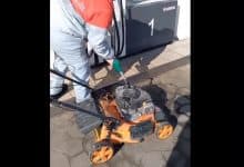 ХИТ ВИДЕО: „Довезао“ косачицу на пумпу јер је Вучић забранио точење у канистере! ХИТ ВИДЕО: „Довезао“ косачицу на пумпу јер је Вучић забранио точење у канистере!