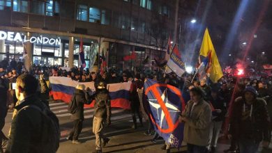 "Овде у Донбасу сви медији преносе слику са улица Београда - Руси гледају и плачу" "Овде у Донбасу сви медији преносе слику са улица Београда - Руси гледају и плачу"
