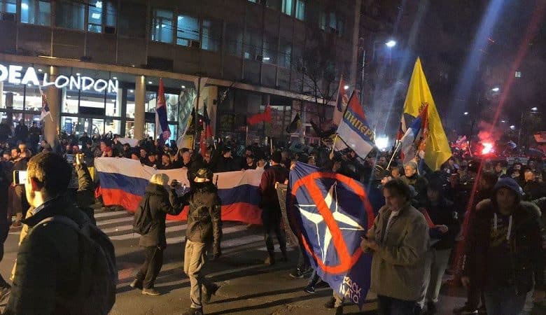 "Овде у Донбасу сви медији преносе слику са улица Београда - Руси гледају и плачу" "Овде у Донбасу сви медији преносе слику са улица Београда - Руси гледају и плачу"