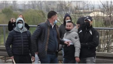 На народној грбачи! СНС батинаши са протеста у Шапцу седе у скупштини! На народној грбачи! СНС батинаши са протеста у Шапцу седе у скупштини!