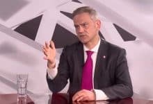 Ову крипто-комуњару још нисте ухапсили и процесуирали због шпијунске делатности?! Ову крипто-комуњару још нисте ухапсили и процесуирали због шпијунске делатности?!
