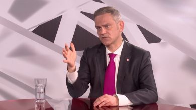 Ову крипто-комуњару још нисте ухапсили и процесуирали због шпијунске делатности?! Ову крипто-комуњару још нисте ухапсили и процесуирали због шпијунске делатности?!