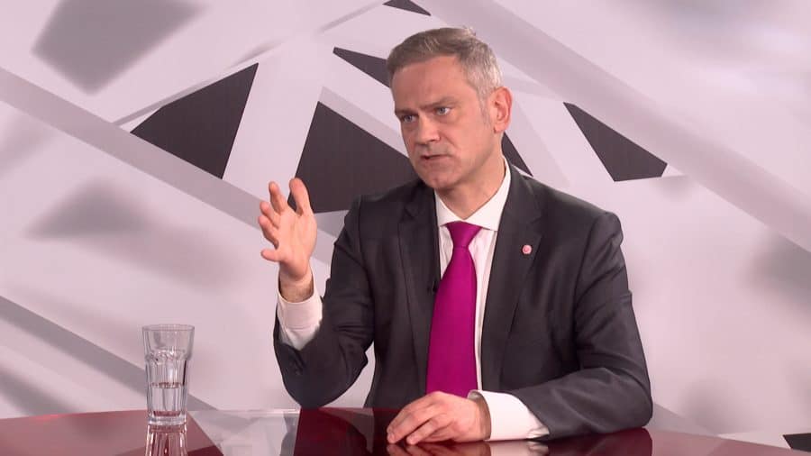 Ову крипто-комуњару још нисте ухапсили и процесуирали због шпијунске делатности?!