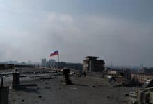 На згради градске управе Мариупоља подигнута је застава Русије На згради градске управе Мариупоља подигнута је застава Русије
