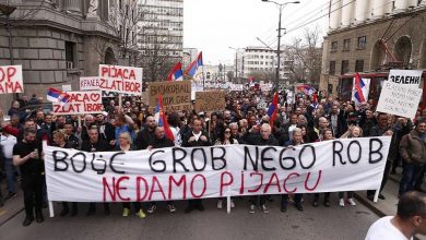 Протест пијачних продаваца: Блокиран Бранков мост (видео)