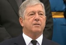 Само си нам ти мутави фалио са твојим породичним интригама Само си нам ти мутави фалио са твојим породичним интригама