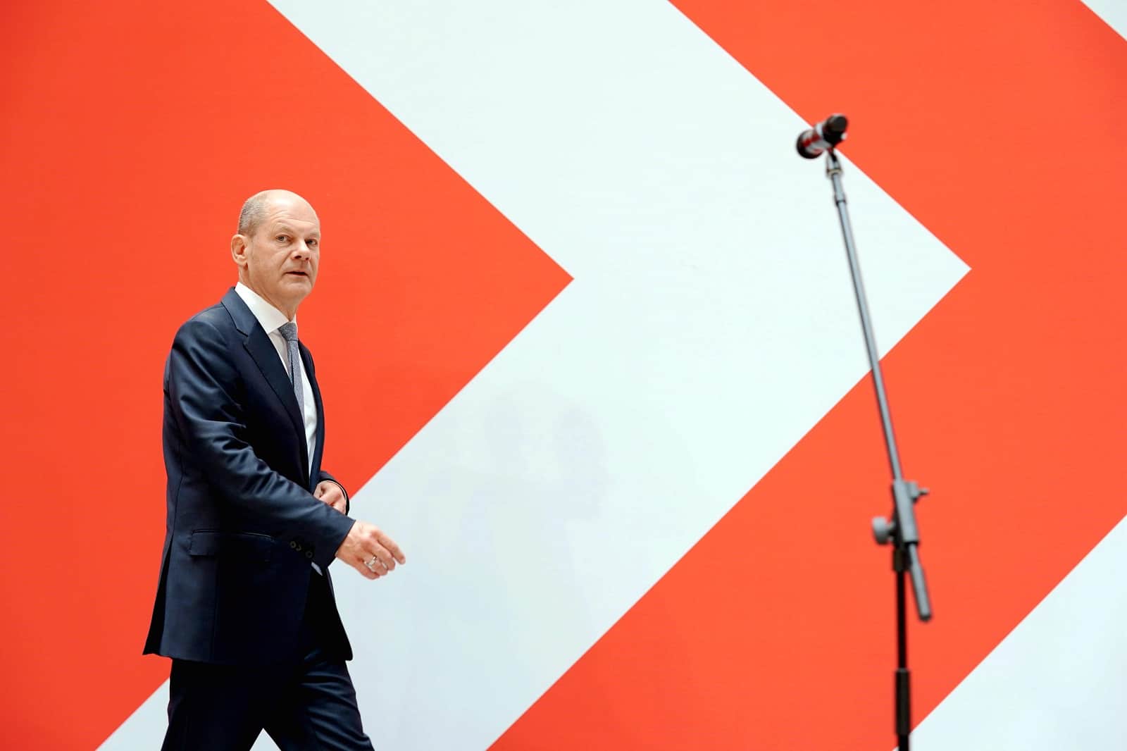 Шолц, твоја влада неће преживети први мраз ако наставиш да лајеш