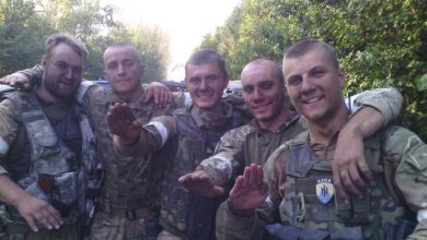 Око 16.000 украјинских војника опкољено, објављен снимак предаје Азоваца у Мариупољу (видео) Око 16.000 украјинских војника опкољено, објављен снимак предаје Азоваца у Мариупољу (видео)