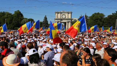Протест у Молдавији због поскупљења: Лопови, не можемо да платимо рачуне! Протест у Молдавији због поскупљења: Лопови, не можемо да платимо рачуне!