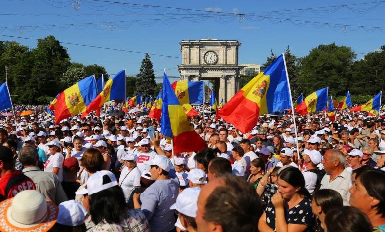 Протест у Молдавији због поскупљења: Лопови, не можемо да платимо рачуне! Протест у Молдавији због поскупљења: Лопови, не можемо да платимо рачуне!