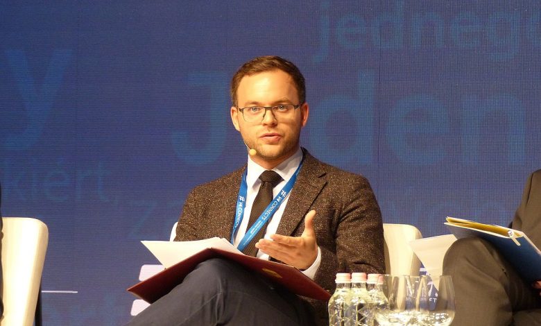 Саветник мађарског премијера: Наставак антируске стратегије лоше ће се завршити по Европу Саветник мађарског премијера: Наставак антируске стратегије лоше ће се завршити по Европу