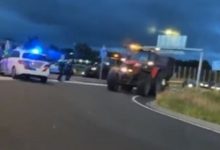 Холандска полиција пуцала на пољопривреднике који су протестовали (видео) Холандска полиција пуцала на пољопривреднике који су протестовали (видео)