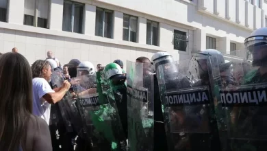 Приватници и полиција удруженим снагама млатили народ на протесту у Новом Саду! (видео) Приватници и полиција удруженим снагама млатили народ на протесту у Новом Саду! (видео)