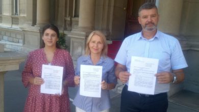 Одборници Патриотског блока предали захтев за отказивање Европрајда Одборници Патриотског блока предали захтев за отказивање Европрајда