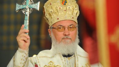 Владика Никанор благословио данашњу литију с поруком ДУШУ ВАМ НЕ ДАМО, СТОП ПАРАДИ Владика Никанор благословио данашњу литију с поруком ДУШУ ВАМ НЕ ДАМО, СТОП ПАРАДИ