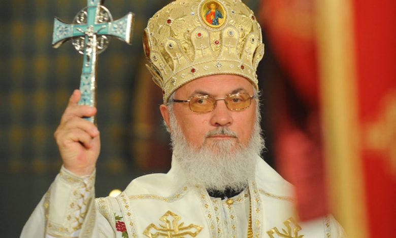 Владика Никанор благословио данашњу литију с поруком ДУШУ ВАМ НЕ ДАМО, СТОП ПАРАДИ Владика Никанор благословио данашњу литију с поруком ДУШУ ВАМ НЕ ДАМО, СТОП ПАРАДИ
