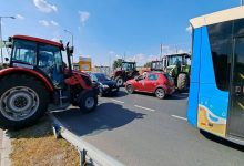 Протести пољопривредника: Нови Сад - Блокиран Варадински мост, пољопривредници блокирали и Жежељев. Блокирани оба излаза из Панчева за Београд, као и пут Крагујевац – Баточина. Протести и у Суботици, Зрењанину и Ченти Протести пољопривредника: Нови Сад - Блокиран Варадински мост, пољопривредници блокирали и Жежељев. Блокирани оба излаза из Панчева за Београд, као и пут Крагујевац – Баточина. Протести и у Суботици, Зрењанину и Ченти