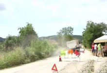 Мештани Паковраћа и даље блокирају магистрани пут, а мештани Лисица и Негришора регионални пут Мештани Паковраћа и даље блокирају магистрани пут, а мештани Лисица и Негришора регионални пут