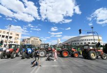 Пољопривредници у Новом Саду наставили протест Пољопривредници у Новом Саду наставили протест