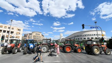 Пољопривредници у Новом Саду наставили протест Пољопривредници у Новом Саду наставили протест