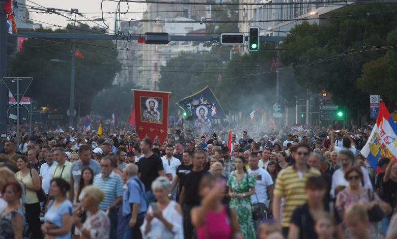 Београдска „Литија за спас Србије“ окупила 50-70 хиљада људи Београдска „Литија за спас Србије“ окупила 50-70 хиљада људи