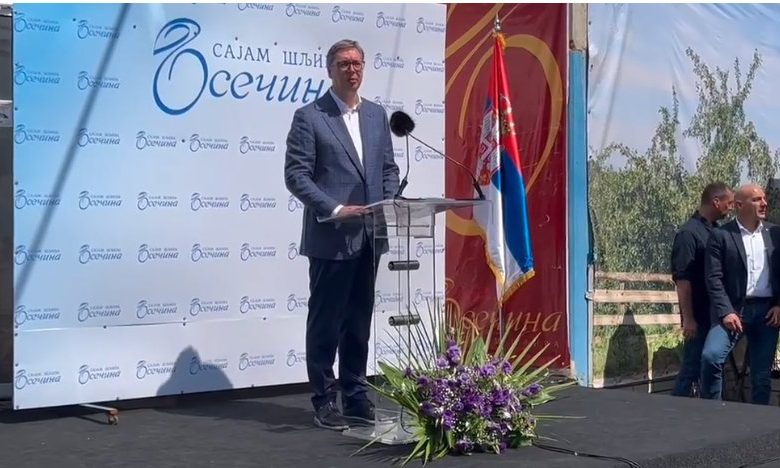 Вучић у Осечини о Kосову, из публике се чуло „издајниче“ (видео) Вучић у Осечини о Kосову, из публике се чуло „издајниче“ (видео)