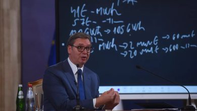 Полудели апсолутиста од 1. септембра промовише Тирану у Београду Полудели апсолутиста од 1. септембра промовише Тирану у Београду