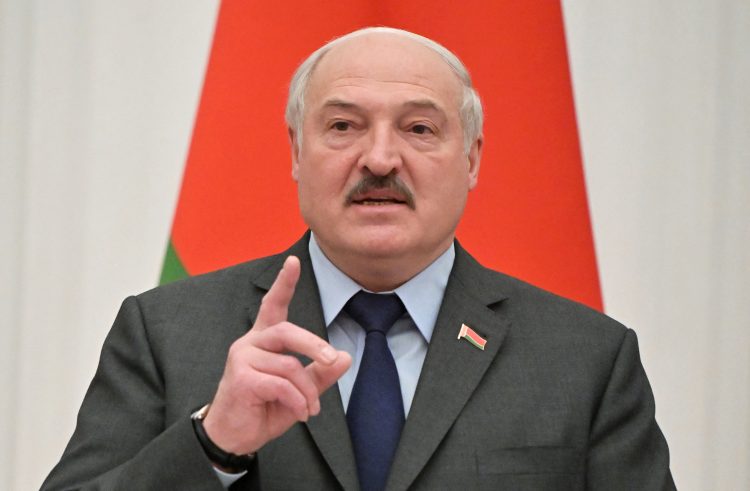 Александар Лукашенко: Европски лидери су лудаци, само распирују ватру Александар Лукашенко: Европски лидери су лудаци, само распирују ватру