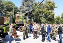 Макните бре овог менталаћа што даље од оружја и водите га на клиничко лечење! (видео) Макните бре овог менталаћа што даље од оружја и водите га на клиничко лечење! (видео)