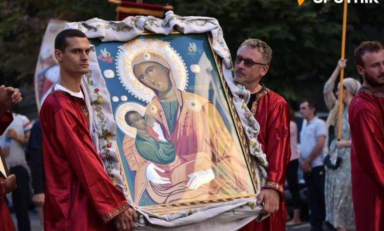600м дуга застава Србије и Русије у литији центром Београда! (видео, фото) 600м дуга застава Србије и Русије у литији центром Београда! (видео, фото)