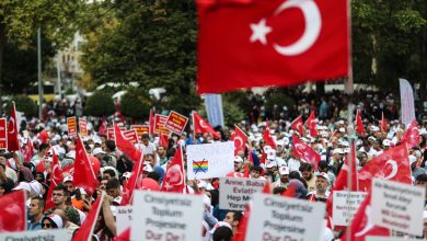 У Истанбулу масован протест Турака који траже забрану рада ЛГБТ организација У Истанбулу масован протест Турака који траже забрану рада ЛГБТ организација