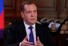 Медведев: Нобелову награду дати Лиз Трас за најбржи банкрот а Урсули фон дер Лајен за бизнис са вакцинама Медведев: Нобелову награду дати Лиз Трас за најбржи банкрот а Урсули фон дер Лајен за бизнис са вакцинама