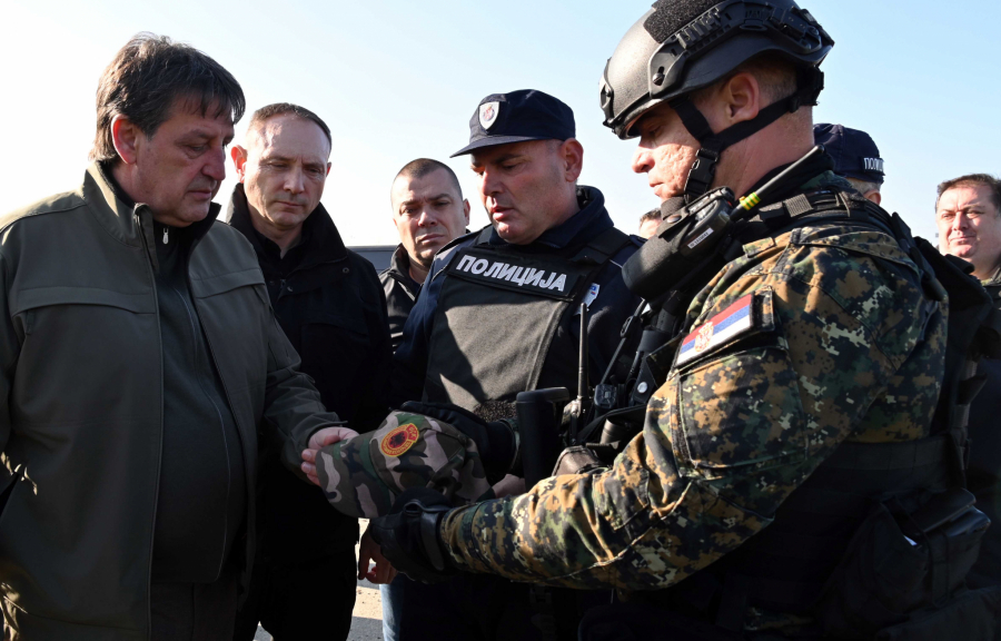 „OUT, напоље! Главни онај од синоћ, маму му је**м“: Нови снимци хапшења миграната (видео) „OUT, напоље! Главни онај од синоћ, маму му је**м“: Нови снимци хапшења миграната (видео)